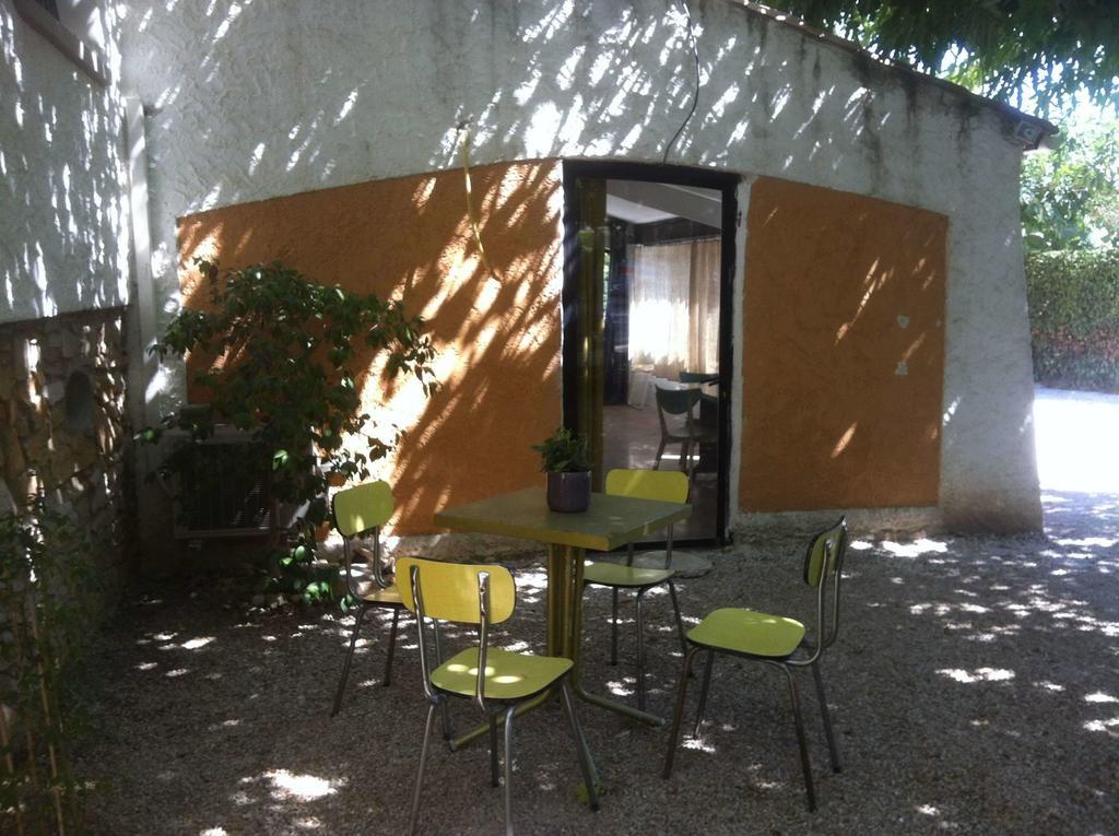 Du Cote De Chez Soi Hotell La Ciotat Rom bilde