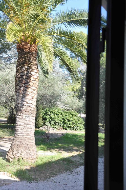 Du Cote De Chez Soi Hotell La Ciotat Rom bilde